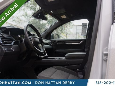 Used 2025 GMC Acadia Elevation FWD image 3
