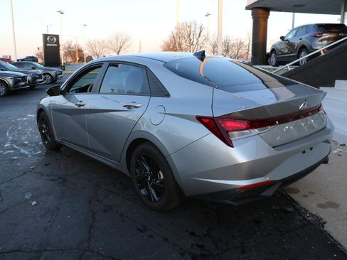 Used 2023 Hyundai Elantra SEL image 3