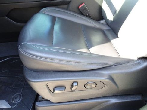 Used 2023 Chevrolet Suburban Z71 image 10