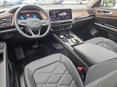 Certified 2026 Volkswagen Atlas SE AWD/4WD image 4