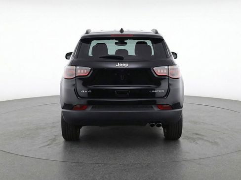 Used 2025 Jeep Compass Latitude AWD/4WD image 7