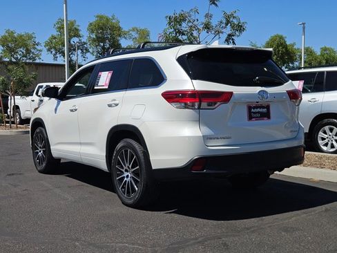 Used 2018 Toyota Highlander SE w/ Carpet Mat Package (TMS) AWD/4WD image 9