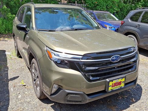 Used 2025 Subaru Forester Touring w/ Touring Package AWD/4WD image 2