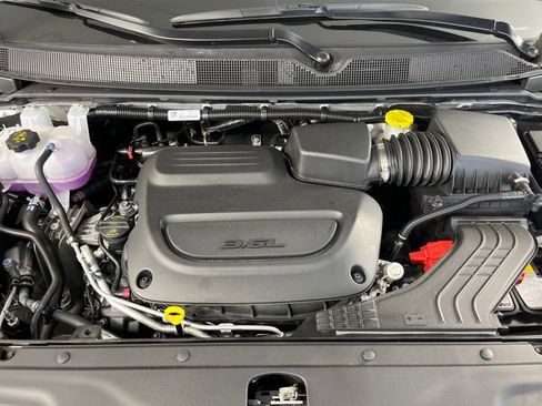 Used 2026 Chrysler Pacifica Select image 44