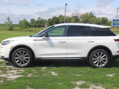 Used 2022 Lincoln Corsair AWD w/ Premium Package image 8