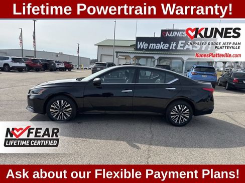 Used 2024 Nissan Altima 2.5 SV AWD/4WD image 6