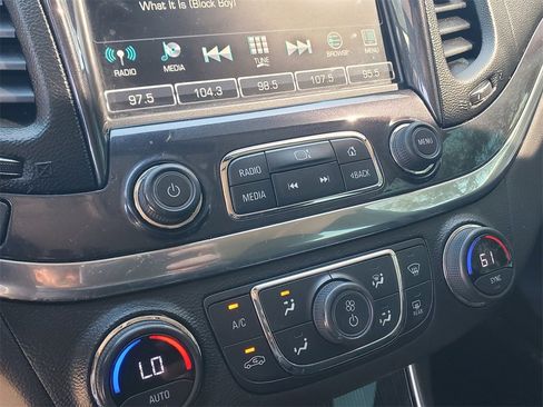 Used 2017 Chevrolet Impala LT image 27