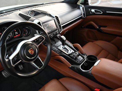 Used 2016 Porsche Cayenne Turbo image 24