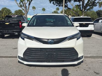 Used 2021 Toyota Sienna XLE