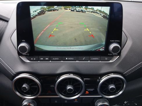 Used 2025 Nissan Sentra SV FWD image 9