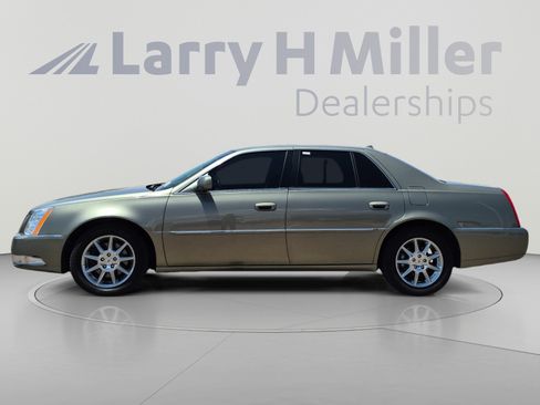 Used 2011 Cadillac DTS Luxury FWD image 2