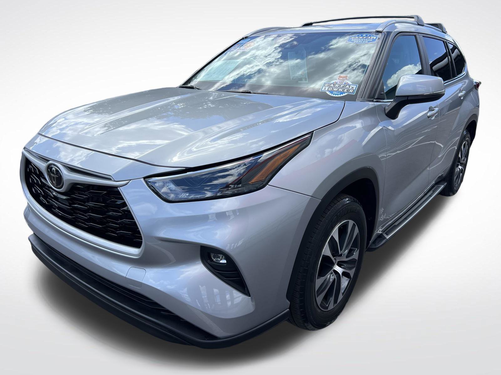 Used 2023 Toyota Highlander XLE FWD image 4