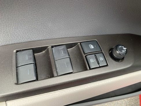 Used 2021 Toyota Camry SE image 18