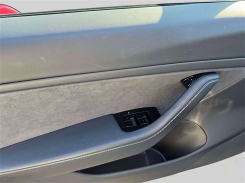 Used 2018 Tesla Model 3 Long Range image 16