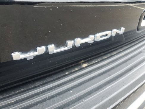 Used 2021 GMC Yukon XL Denali w/ Denali Premium Package image 10