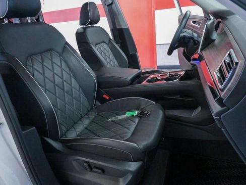 Used 2024 Volkswagen Atlas SEL Premium R-Line image 28