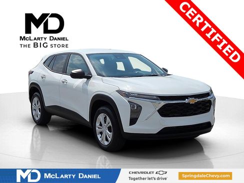 Used 2025 Chevrolet Trax LS image 1