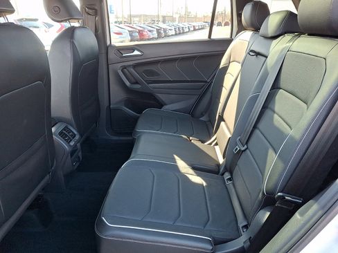Used 2022 Volkswagen Tiguan SEL R-Line image 10