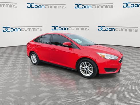 Used 2016 Ford Focus SE FWD image 2