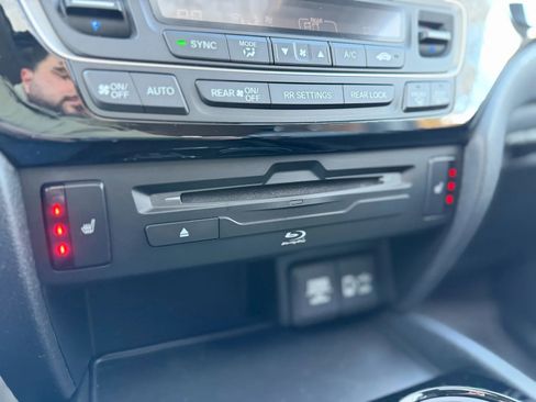 Used 2020 Honda Pilot Touring image 32