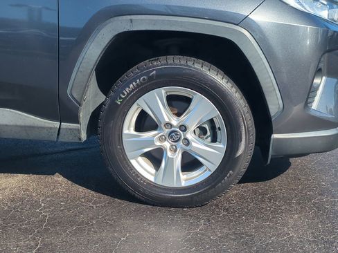 Used 2021 Toyota RAV4 XLE image 8