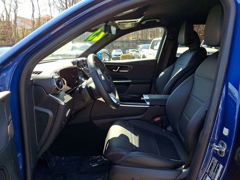 Used 2025 Mercedes-Benz GLC 300 4MATIC image 14