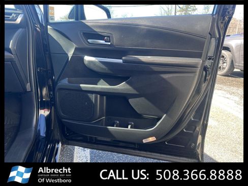 Used 2025 Toyota Sienna XLE Woodland Edition image 21