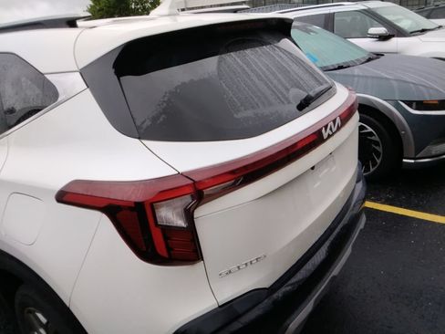 Used 2024 Kia Seltos S AWD/4WD image 13