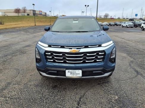 Used 2025 Chevrolet Equinox LT image 2