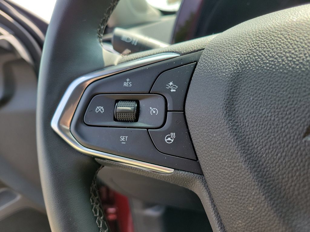 Used 2025 Chevrolet Trax LT w/ Driver Confidence Package FWD image 28
