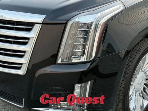 Used 2017 Cadillac Escalade ESV Platinum image 28