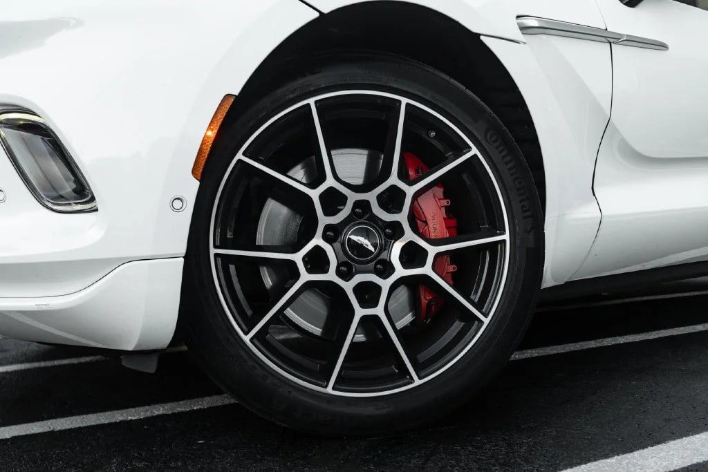 Used 2022 Aston Martin DBX AWD/4WD image 2