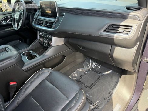 Used 2023 GMC Yukon SLT AWD/4WD image 12