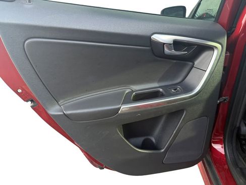 Used 2016 Volvo XC60 T5 Premier image 11