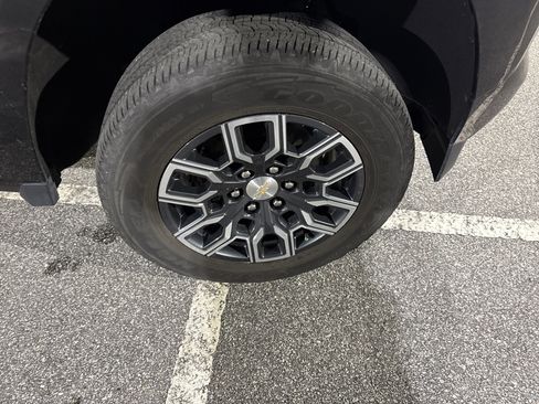 Used 2023 Chevrolet Colorado LT w/ LT Convenience Package III image 12