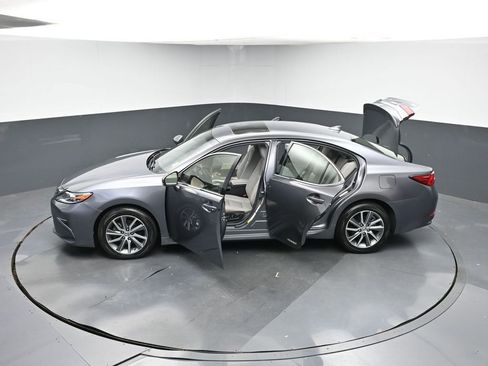 Used 2017 Lexus ES 300h image 42