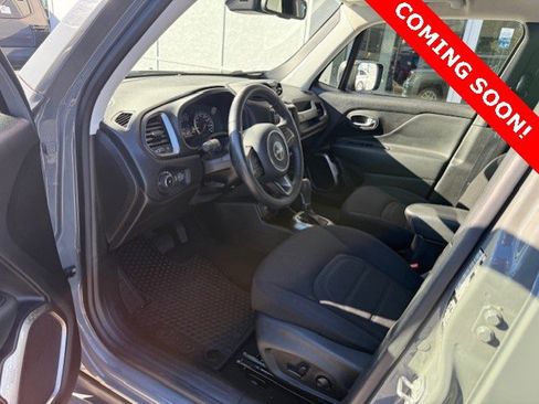 Used 2022 Jeep Renegade Latitude w/ Convenience Group image 4