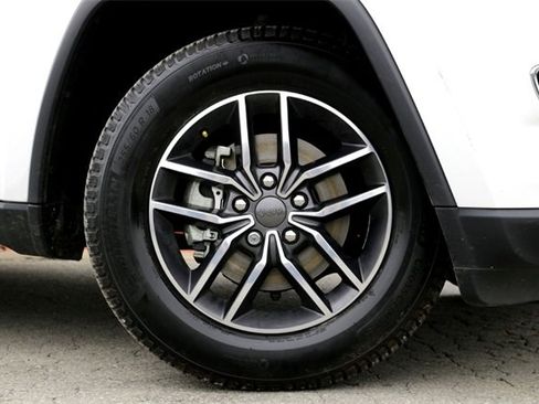 Used 2019 Jeep Grand Cherokee Limited image 2