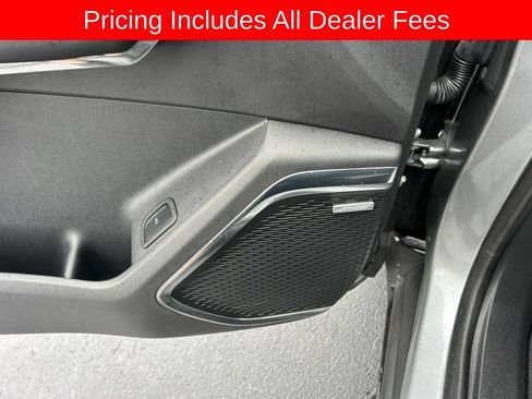 Used 2025 GMC Acadia Elevation w/ Elevation Premium Package FWD image 5