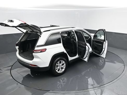 Used 2023 Jeep Grand Cherokee Limited AWD/4WD image 29