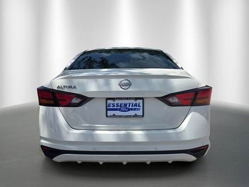 Used 2025 Nissan Altima 2.5 SV FWD image 3