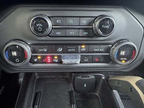 Used 2025 Ford Bronco Badlands image 21