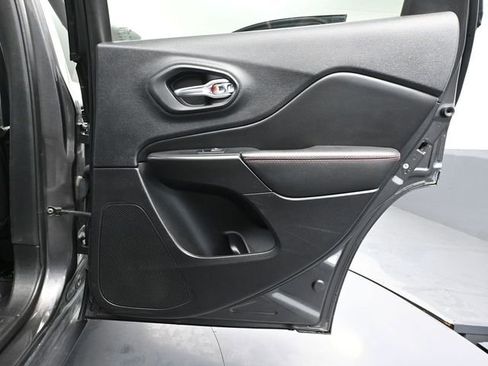 Used 2022 Jeep Cherokee Trailhawk image 39