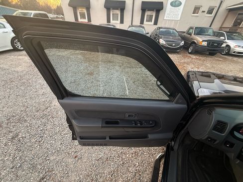 Used 2004 Nissan Frontier XE w/ (PWR) Pwr Pkg image 18