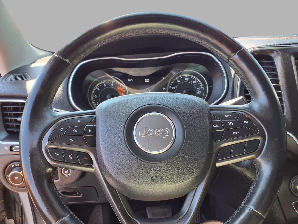 Used 2019 Jeep Cherokee Trailhawk w/ Comfort/Convenience Group AWD/4WD image 14