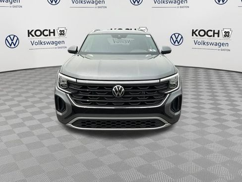 Used 2024 Volkswagen Atlas Cross Sport SE AWD/4WD image 2
