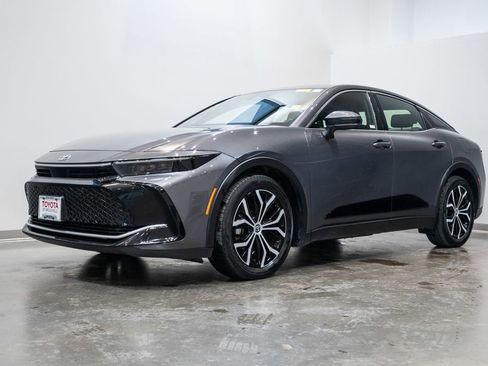 Certified 2024 Toyota Crown Limited image 3