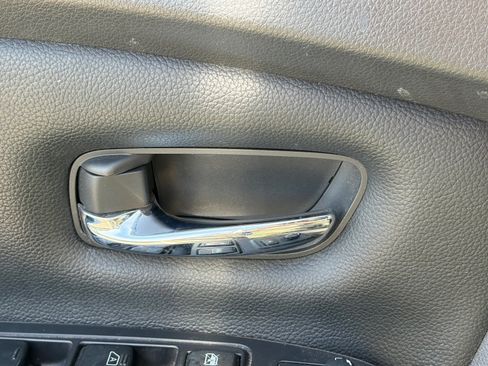 Used 2021 Nissan Titan PRO-4X w/ Pro-4x Convenience Package image 9