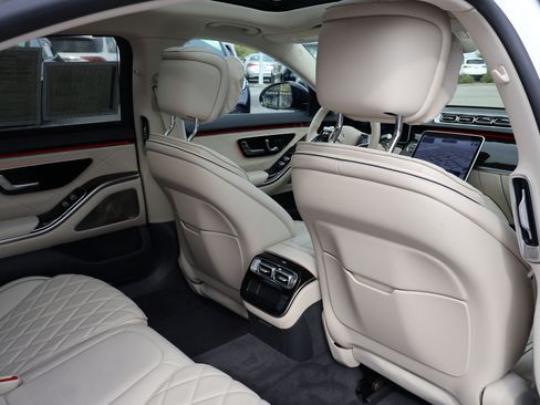 Certified 2025 Mercedes-Benz S 580 4MATIC Sedan image 24
