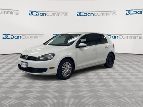 Used 2011 Volkswagen Golf 4-Door FWD image 4